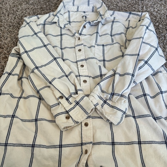 Universal Thread Oversized Button-Down Flannel - Picture 1 of 3
